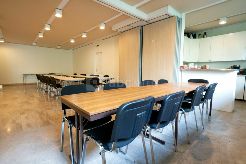 Salle cocktail 180m2 modulable - Configuration réunion