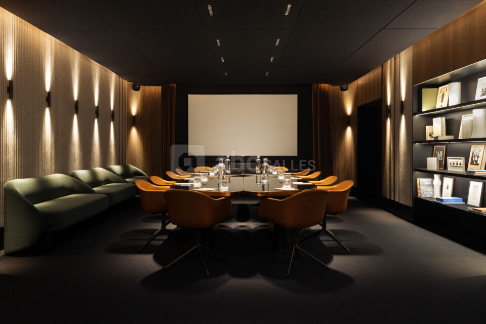 MEETING ROOM