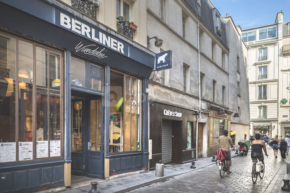 Situé au 49 rue de Lappe, côté rue de Charonne