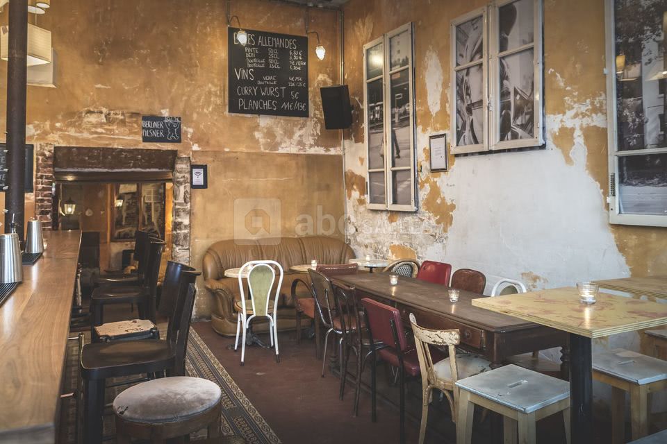 Projet artistique « Fenêtres ouvertes sur Berlin » L'oeuvre vous propose un regard sur Berlin, à travers des clichés de scènes de vie quotidiennes. Photos tirées en grand format, puis collées, en clin