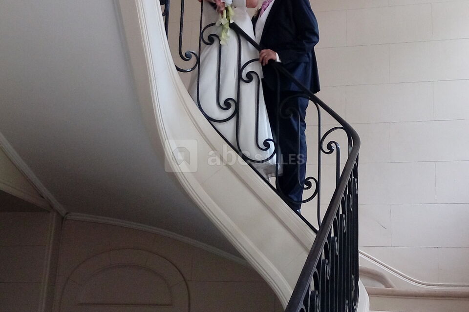 MARIÉS DANS L'ESCALIER DU CHÂTEAU