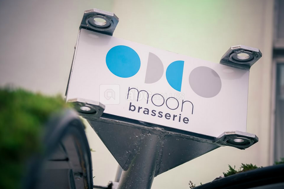 Moon Brasserie