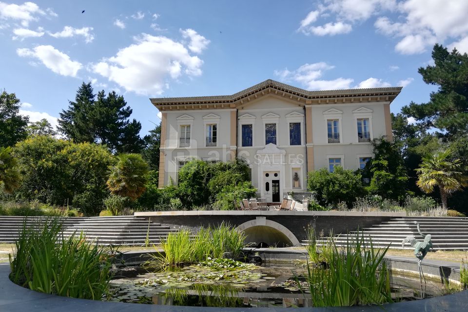 Cocktail devant le Château