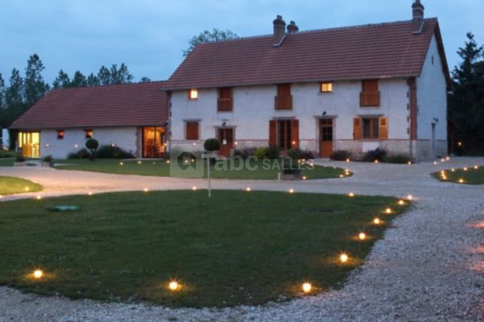 Salle à louer seule ou avec quelques hébergements