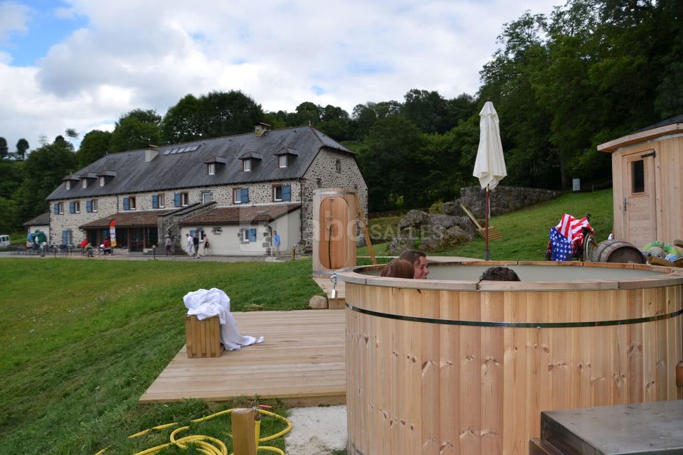 Bain nordique chauffé au bois 8 places