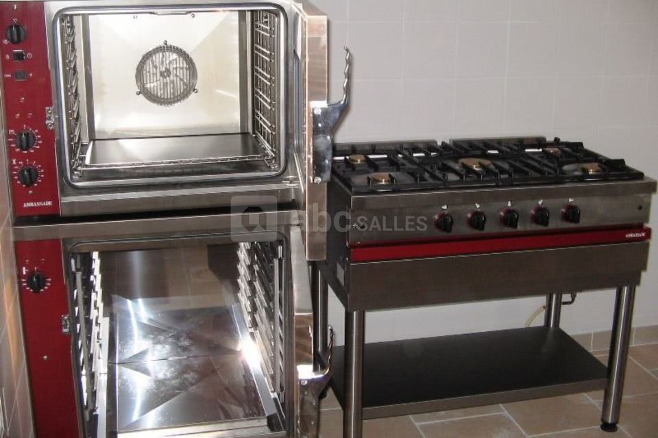 Cuisine : four, étuve, piano gaz