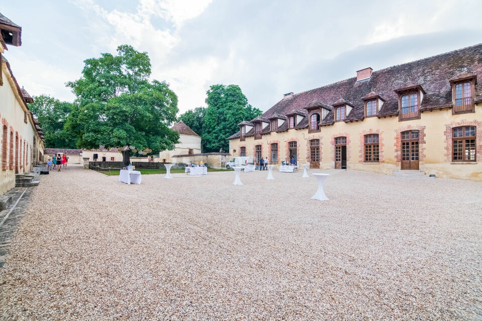 Grange et Orangerie du Château de Vaux
