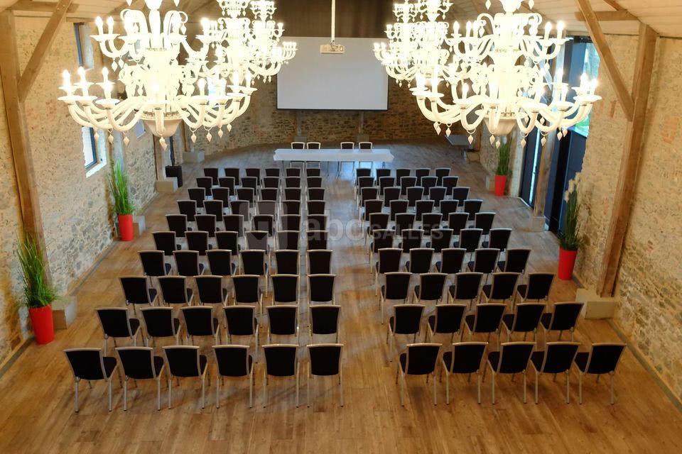 Configuration théâtre / conférence