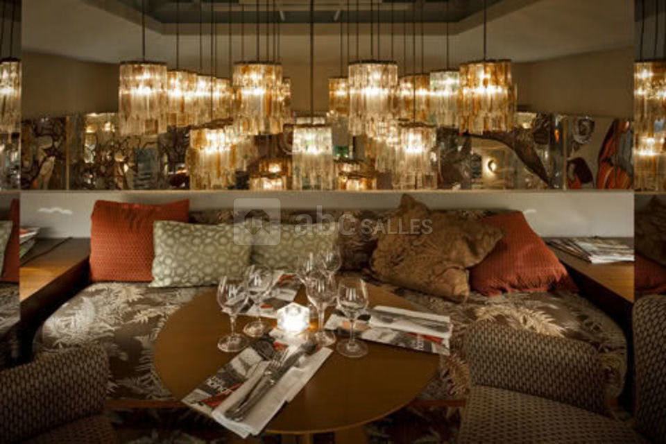 Le Très Honoré Bar