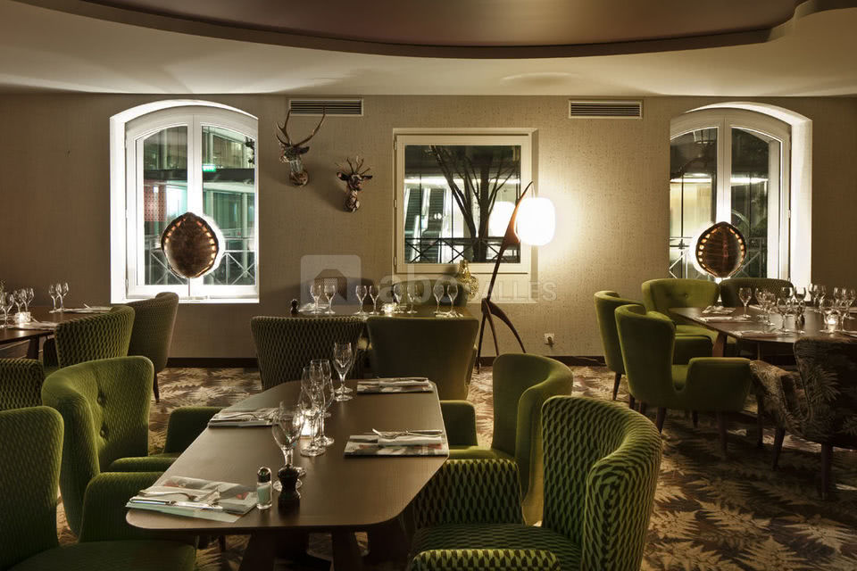 Le Très Honoré Bar