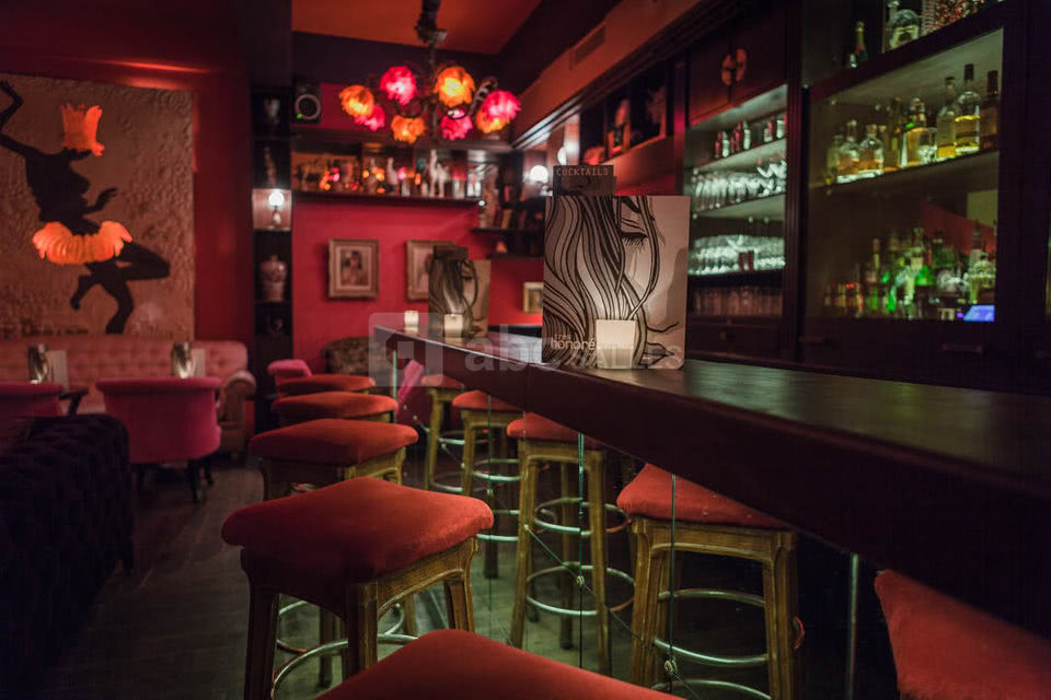 Le Très Honoré Bar