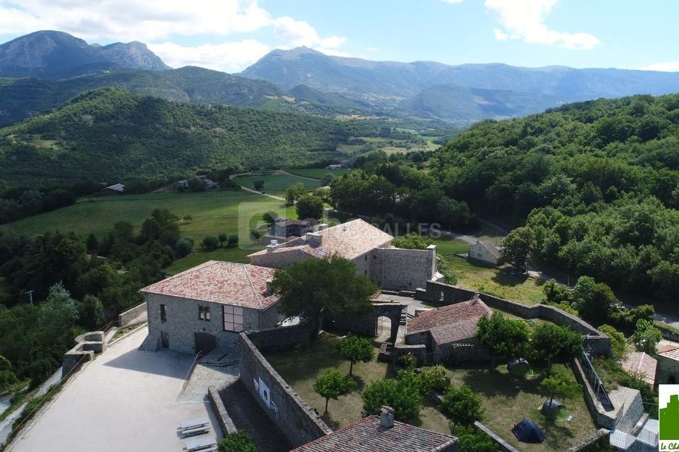 Château du Poët-Célard - Vue du ciel