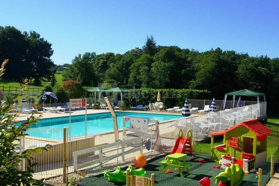 Jeux pour petits et piscine chauffée