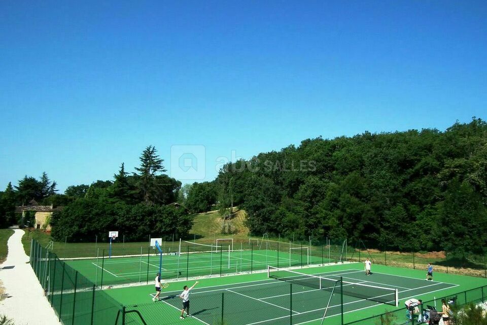 Terrain de Tennis et Terrain Multi-sports