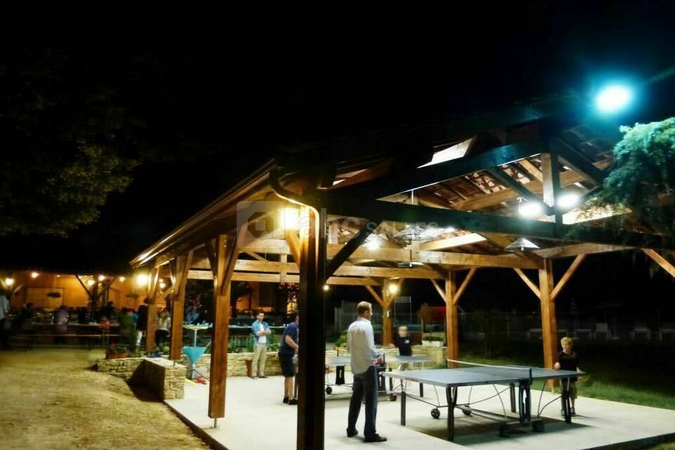 Ping-pong sous le Préau