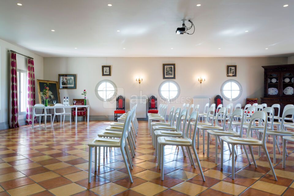 Salon Bacchus