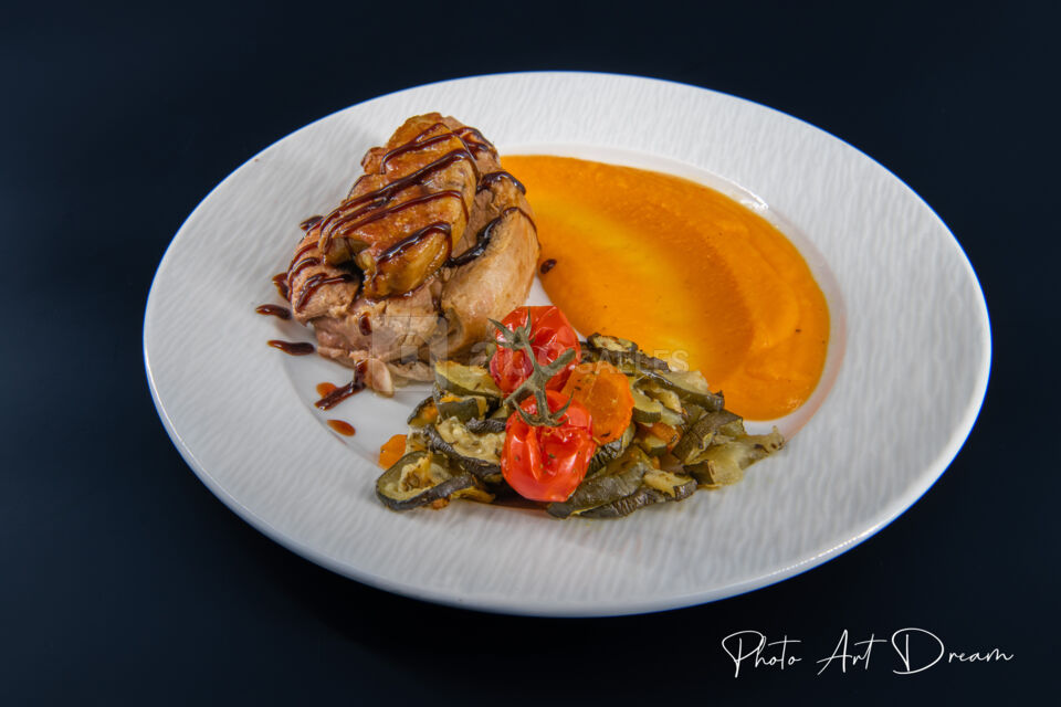 Filet de Veau réduction Banyuls et son escalope de foie gras, écrasé de patate douce et légumes frais