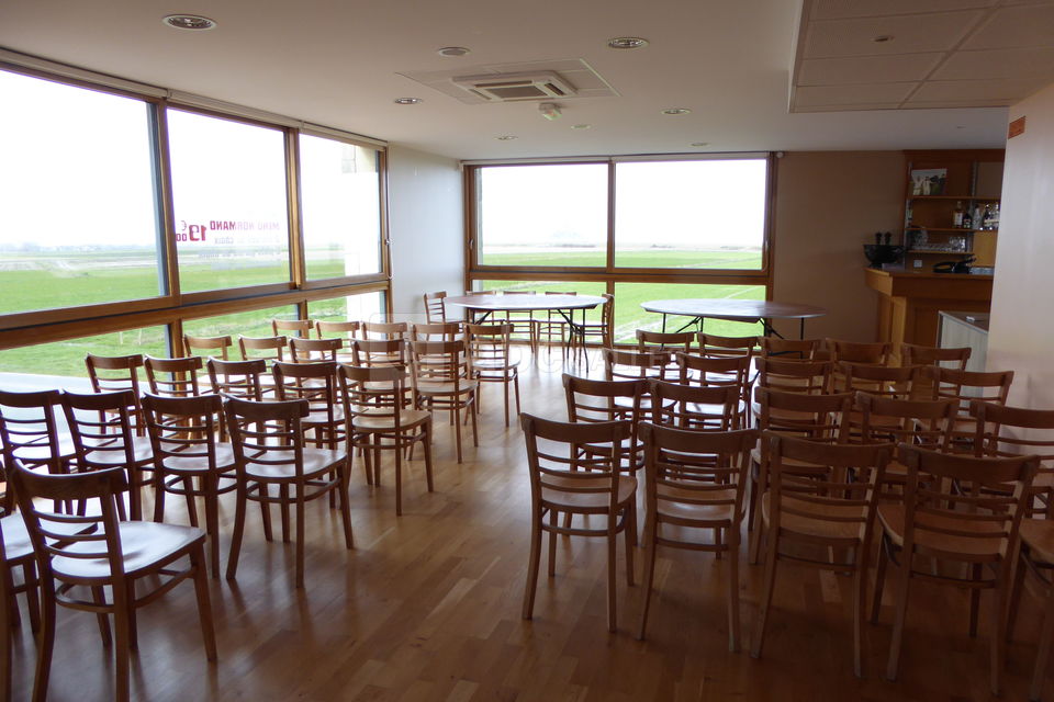 Salle de réunion et de restauration