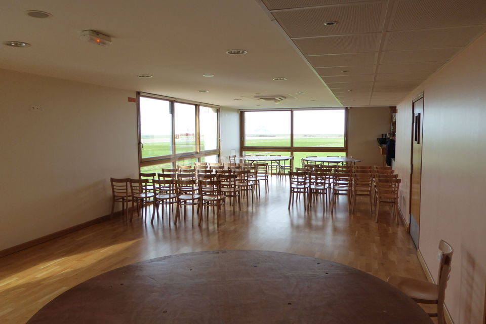Salle de réunion et de restauration