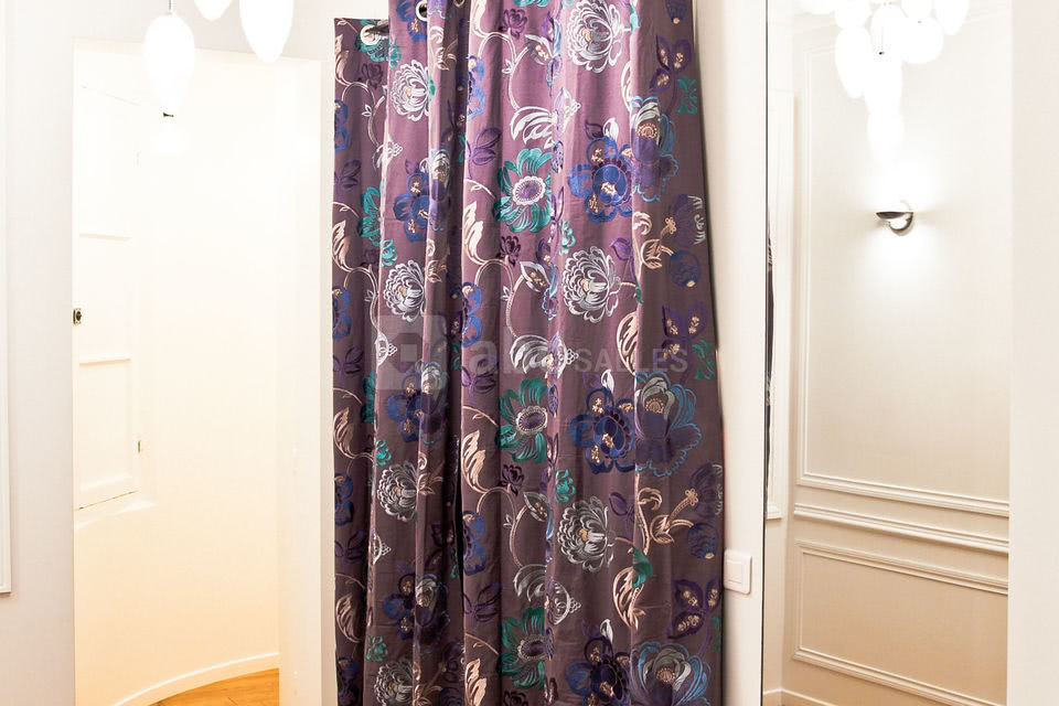 Paris Artois, Luxury Club