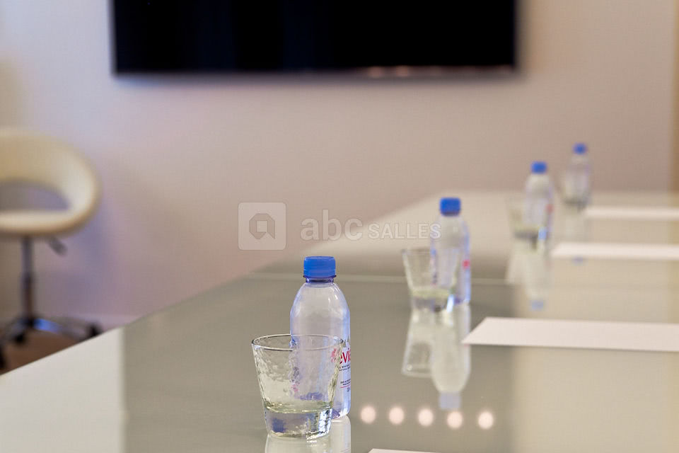 Paris Artois, Luxury Club