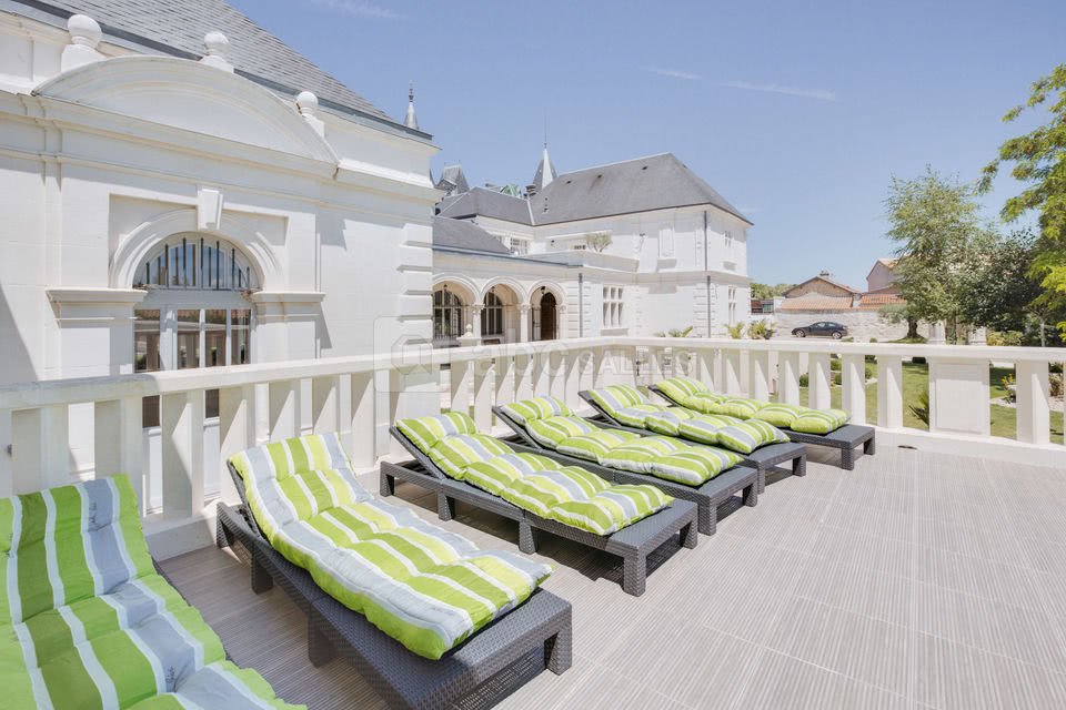Terrasse Piscine Château