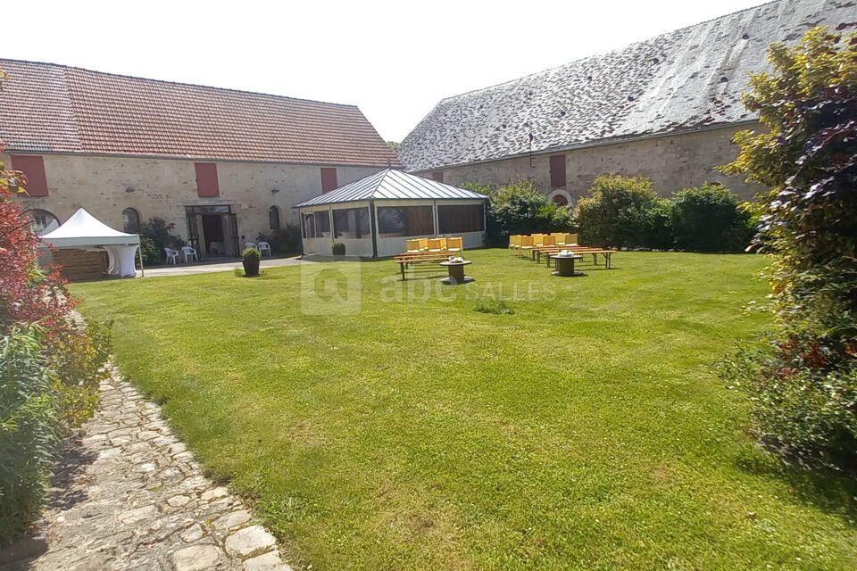 Cérémonie laïque en extérieur, préparation des espaces, véranda, bar et barnum, jardin