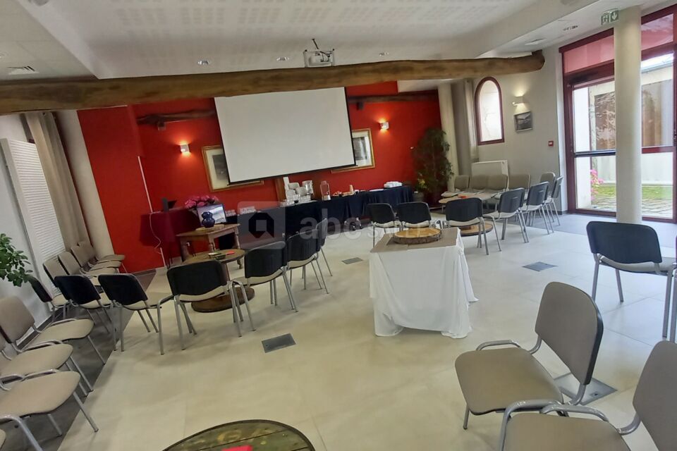 Cérémonie de deuil clé en main avec cocktail et rétrospective sur vidéoprojecteur