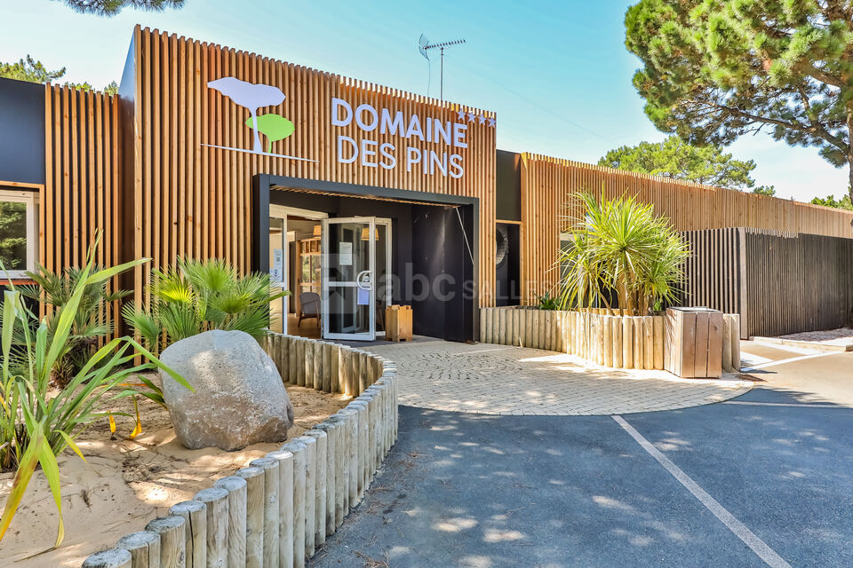 Entrée du Domaine des Pins