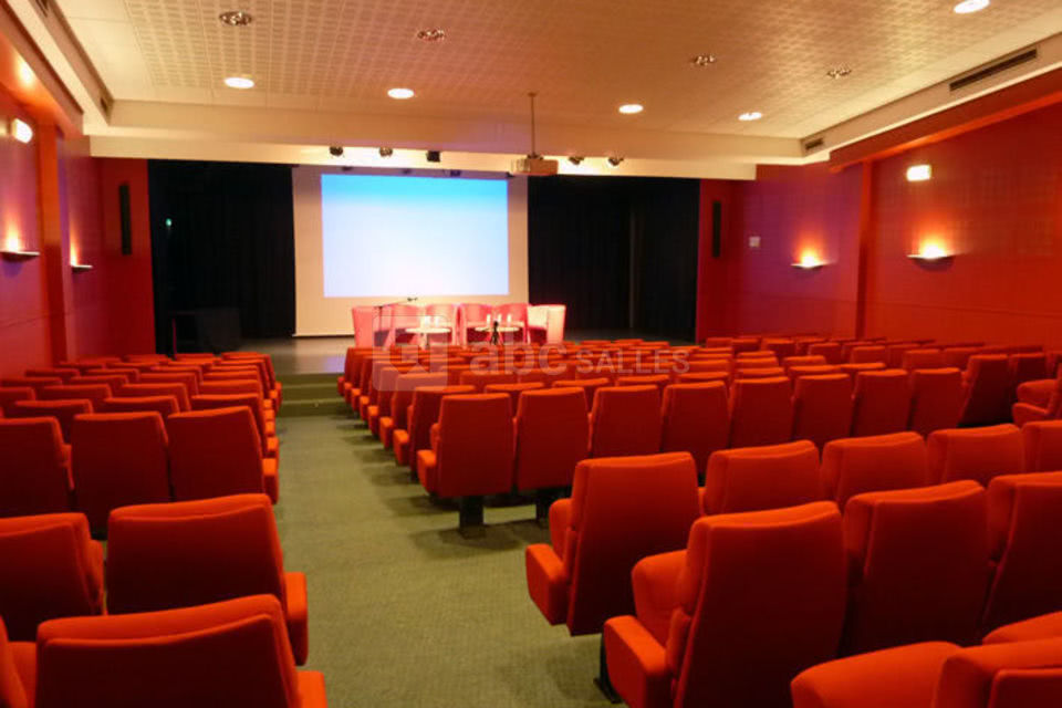 Salle de conférence 200 places (Espace Courbet)