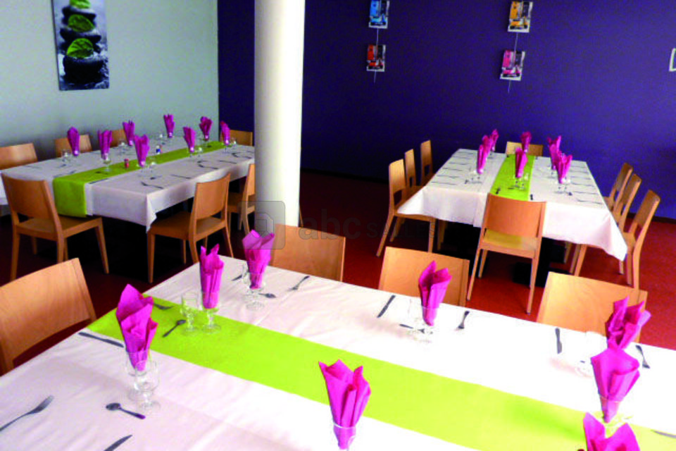 Repas de groupe : en self ou en service à table