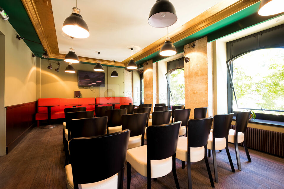 Salle de réception format conférence