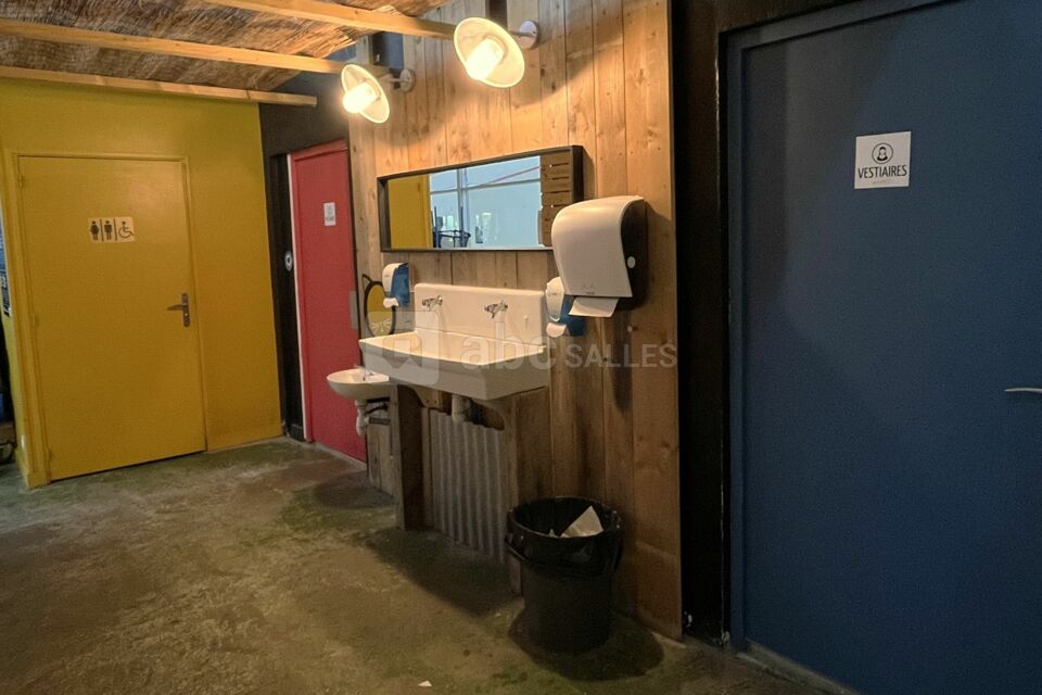 Toilettes / vestiaires et douches