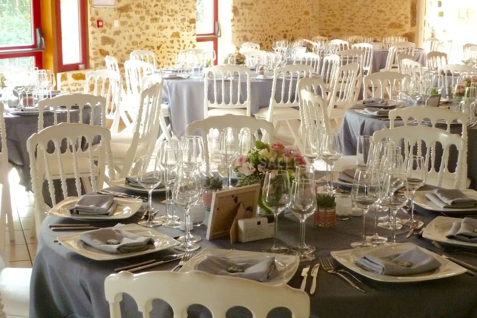 Grande salle configuration tables rondes