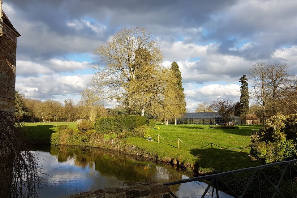Vue sur salle de réception palais de verre