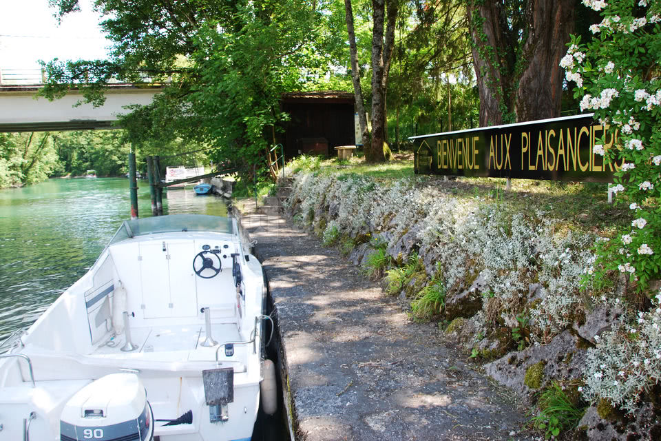 Accostage des bateaux directement à l'auberge
