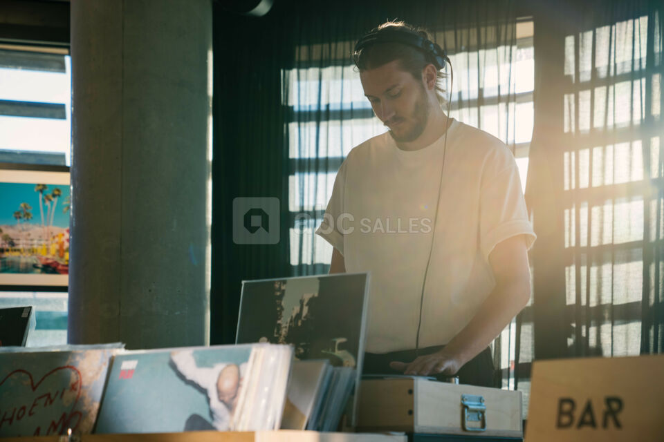 Animation DJ Set avec bar à vinyles