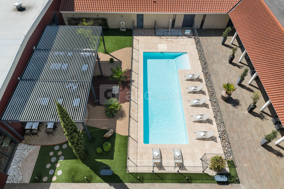 Piscine et jardin
