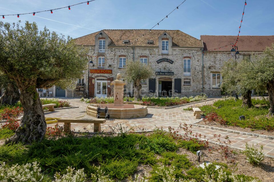 Le Village de Sully