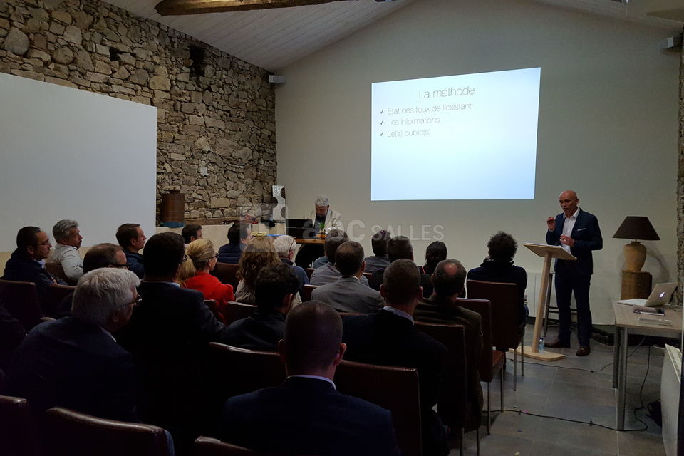 Conférence dans salle VINEA