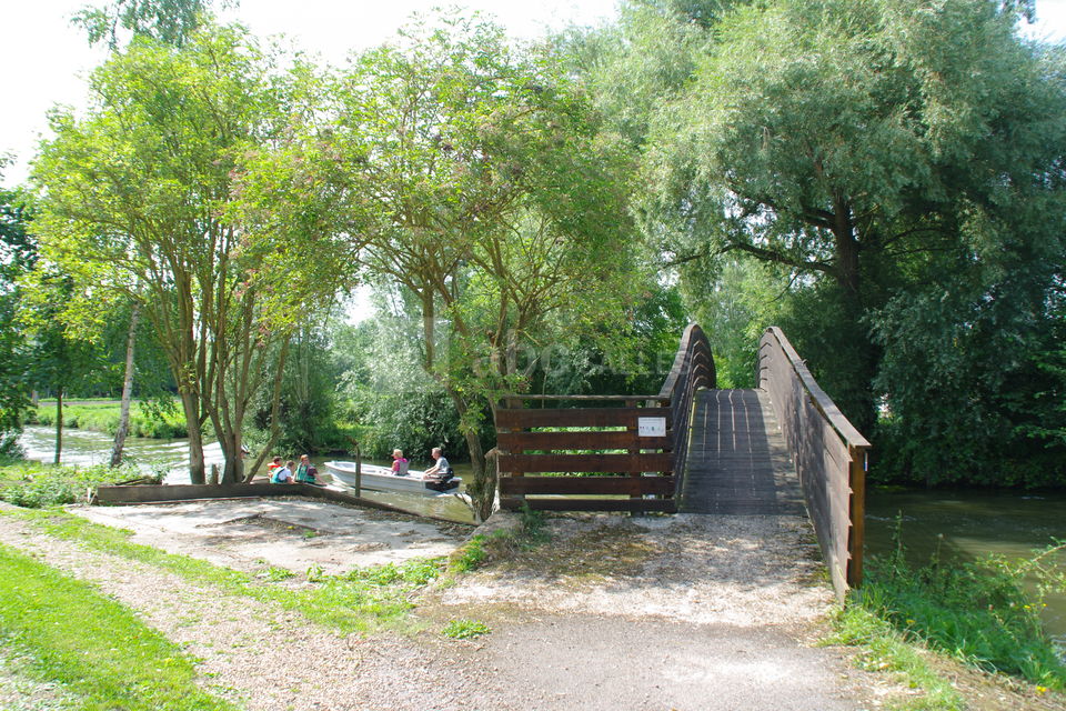 Pont qui mène du Domaine à la Réserve Naturelle