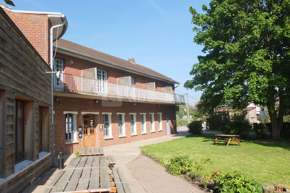 Domaine extérieur, vue vers la route