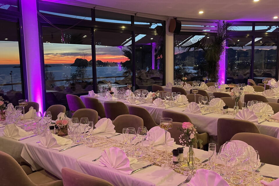 Salle de restaurant panoramique de nuit - Mariage, Baptême, Anniversaire...