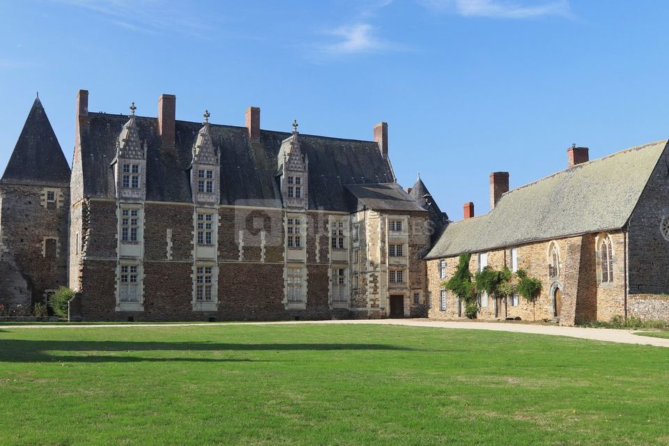 Château de la Motte Glain ABC Salles