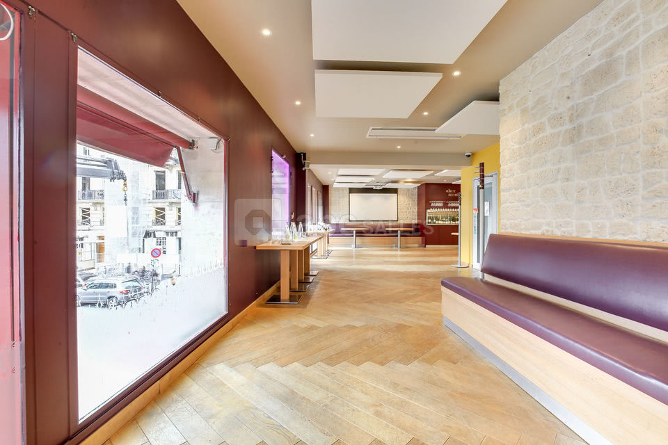 Salle Bar à Vins avec coin banquette