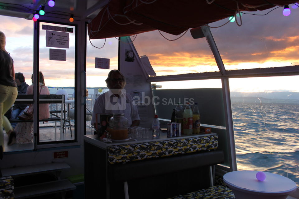 Le bar au coucher du soleil