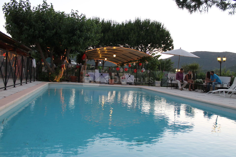 Vue extérieur avec piscine