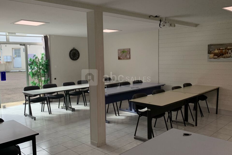 Salle de réunion spacieuse pour vos présentations à Auxerre