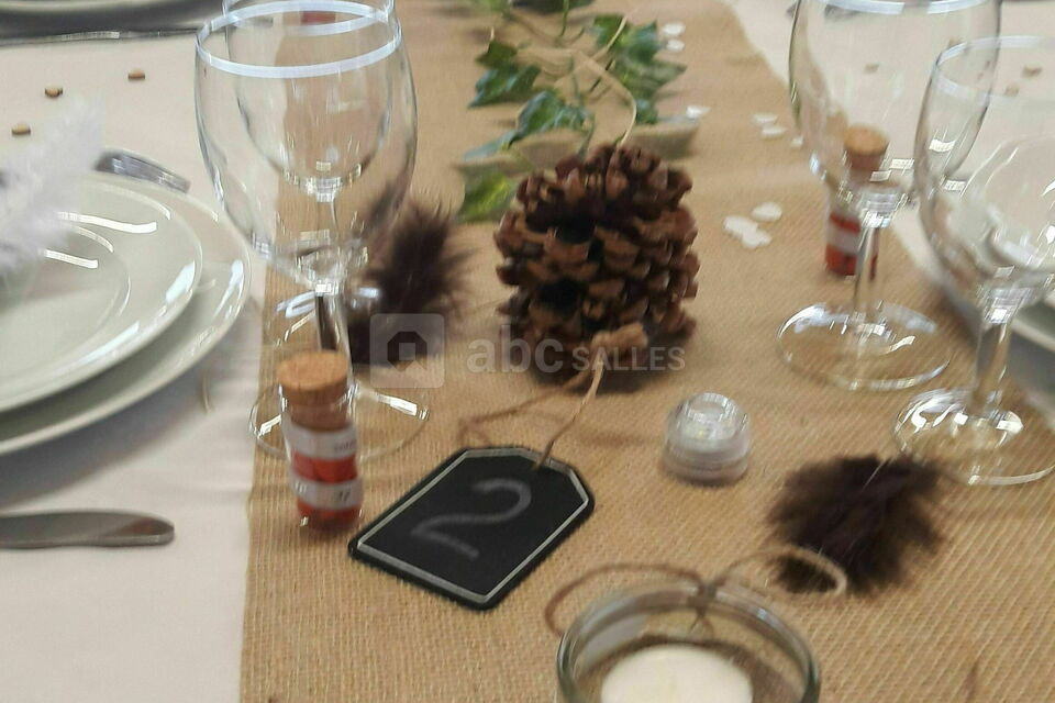 Chemin de table boisé