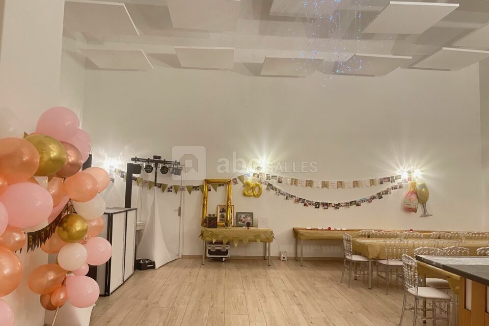 Salle Annexe avec mobilier et arche à ballons